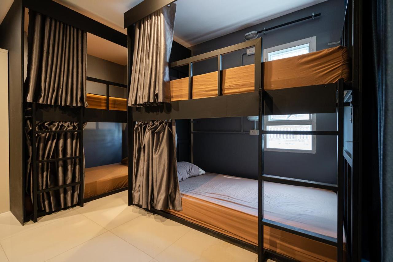 Black Pantera Hostel Patong Exteriör bild