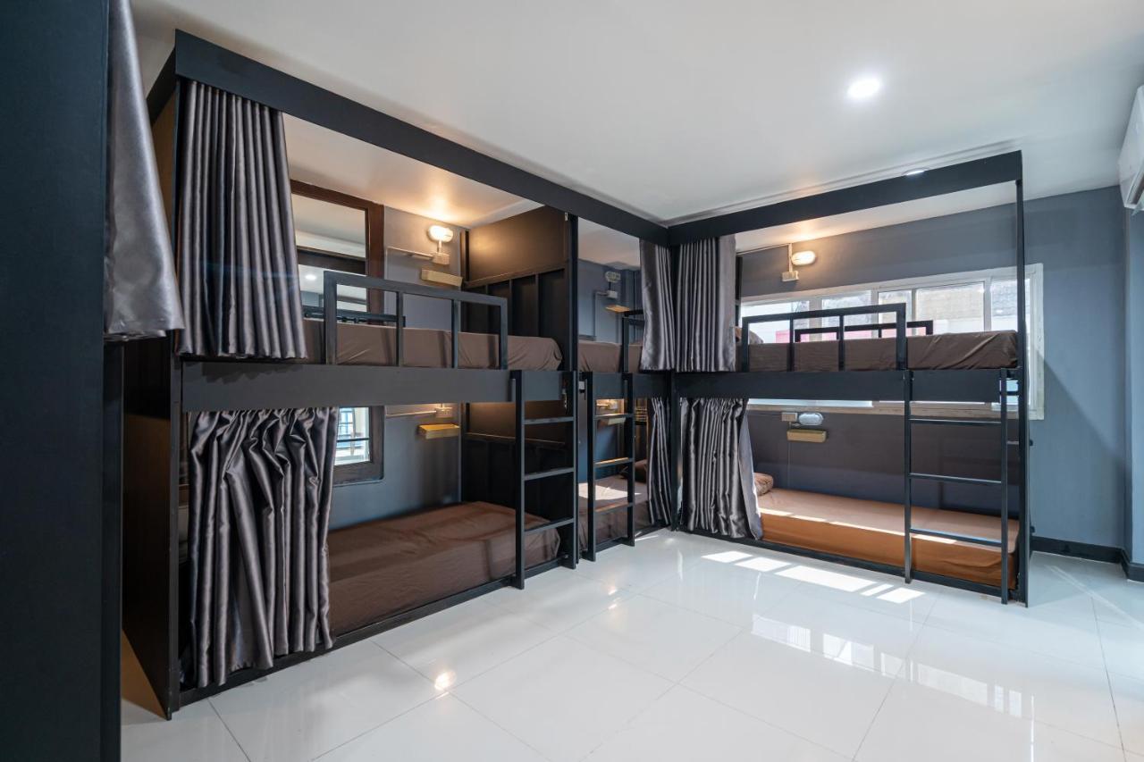 Black Pantera Hostel Patong Exteriör bild